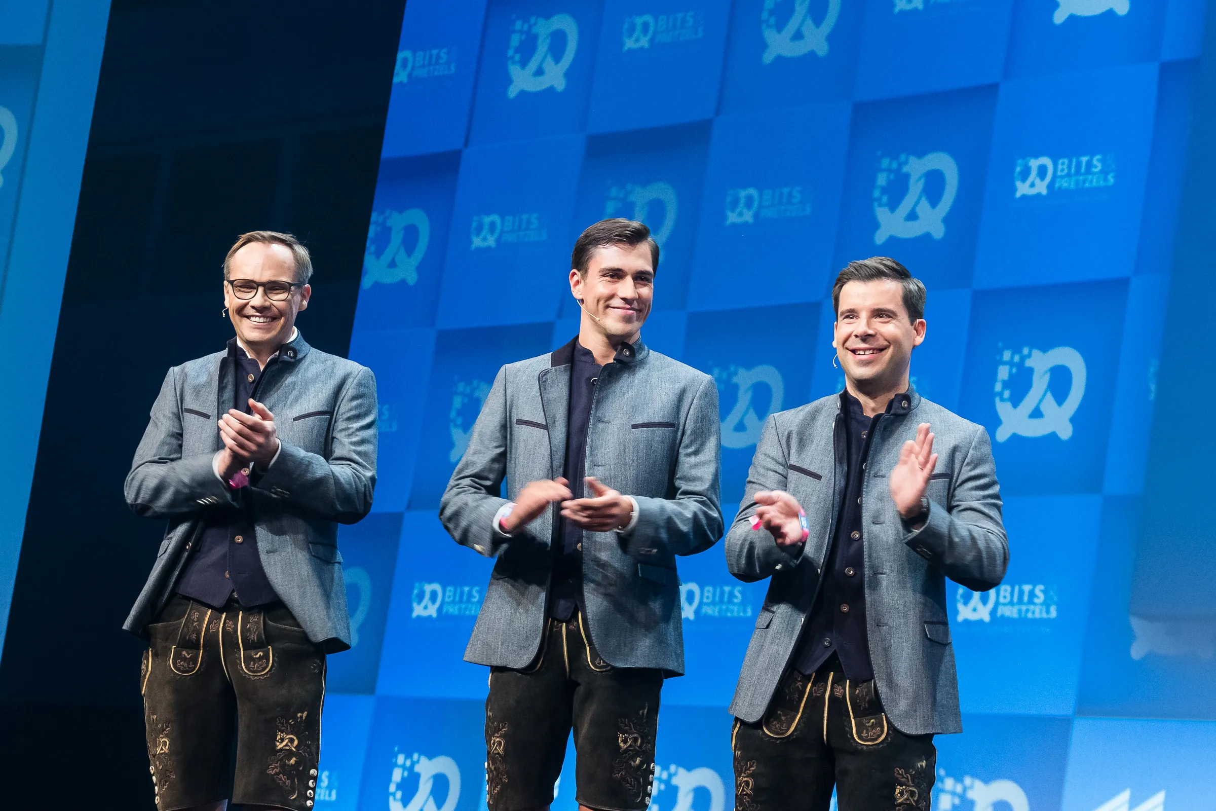 Bits & Pretzels 2019 - Festival founders welcoming the crowd, matching lederhosen jackets