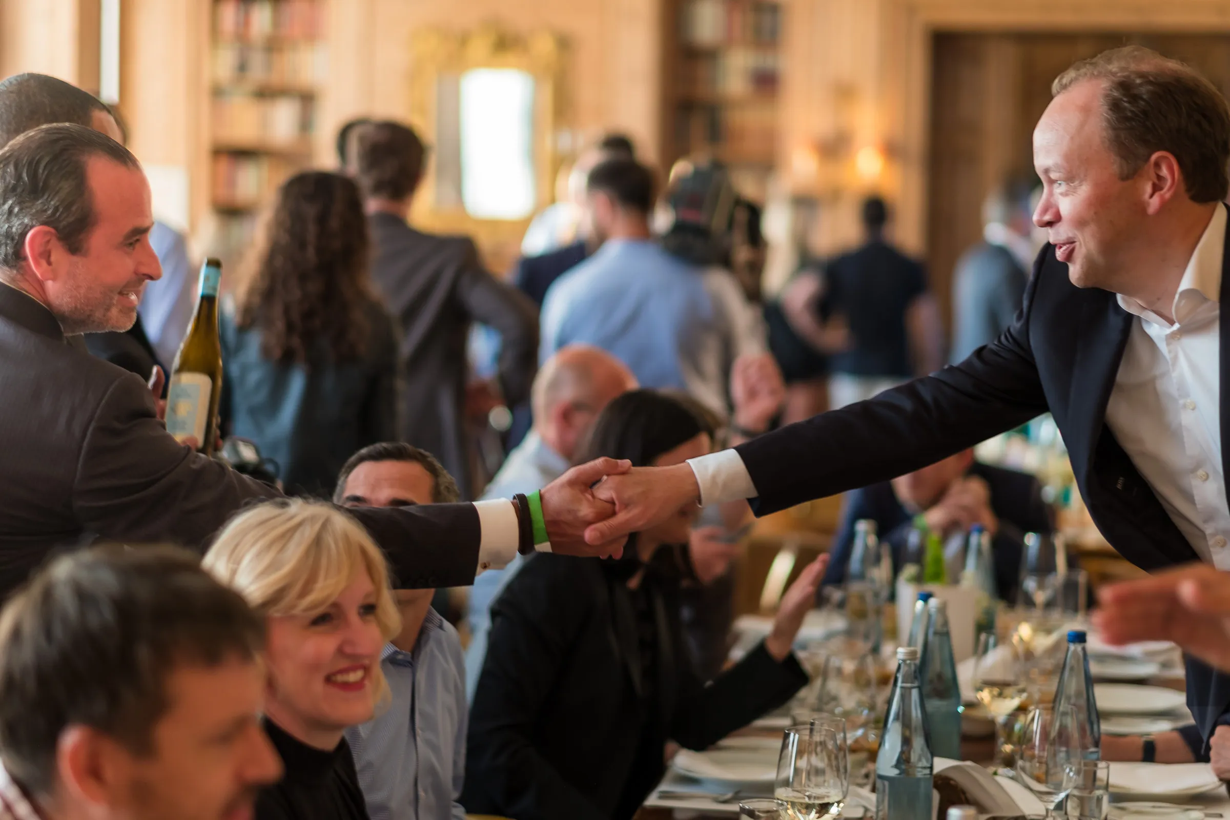 NOAH Berlin Speakers' Dinner - Candid handshake across the dinner table