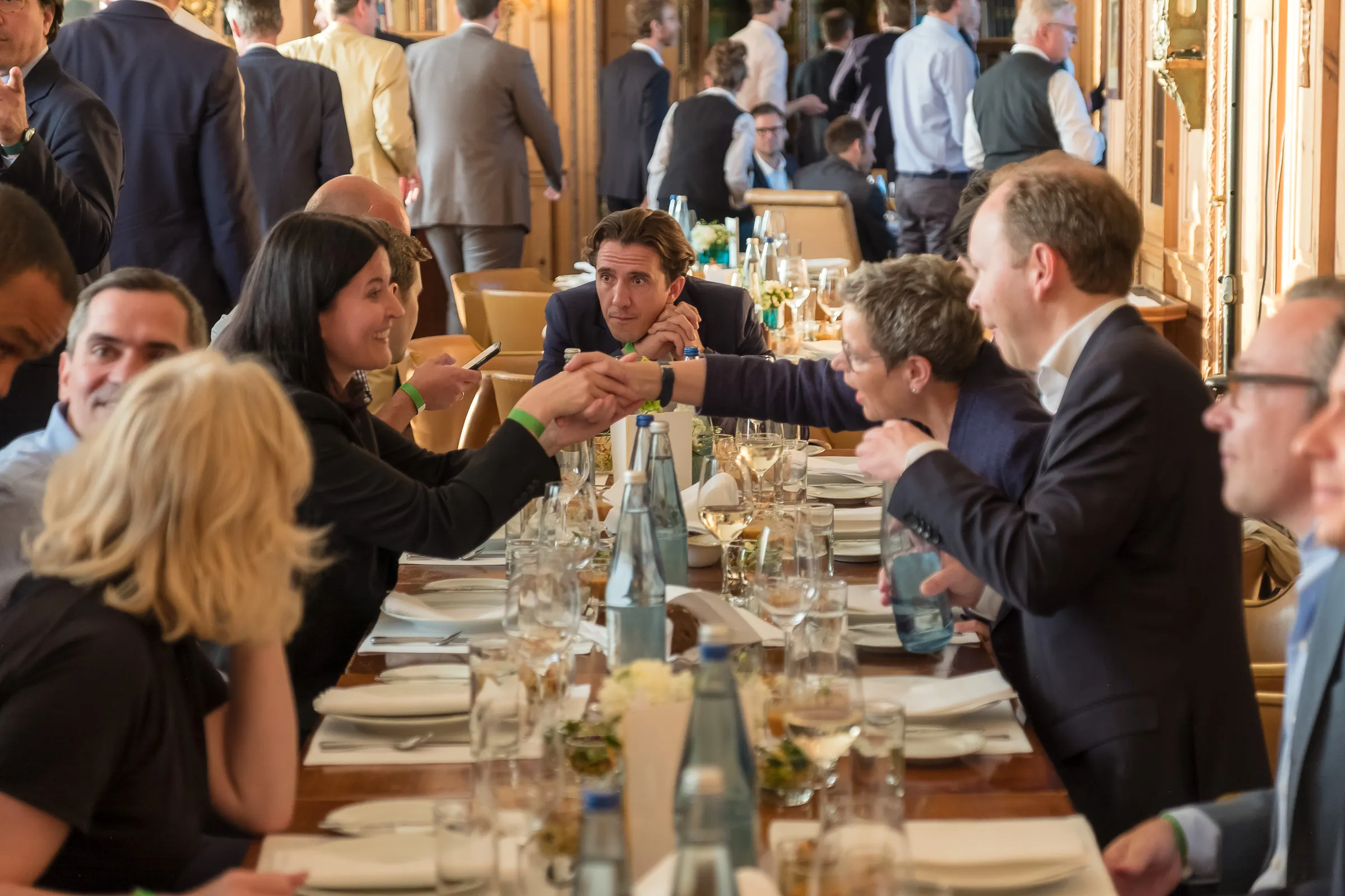 NOAH Berlin Speakers' Dinner - Guests greeting each other mid-dinner